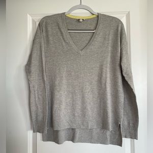 GAP v neck sweater.